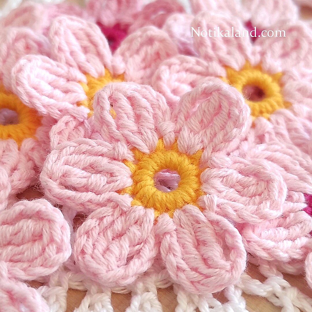 How to Crochet a Simple Flower 2