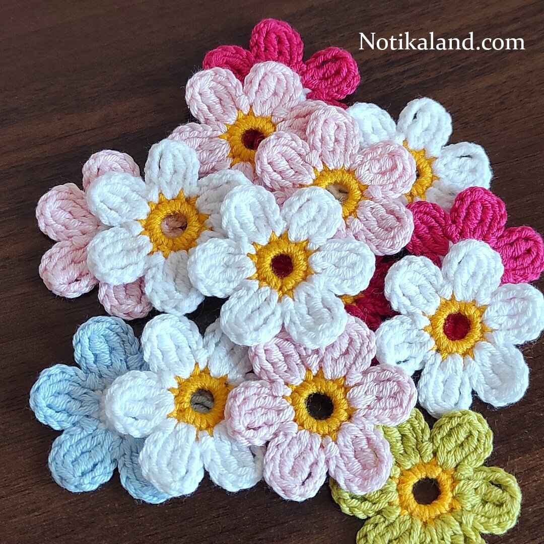 How to Crochet a Simple Flower 3