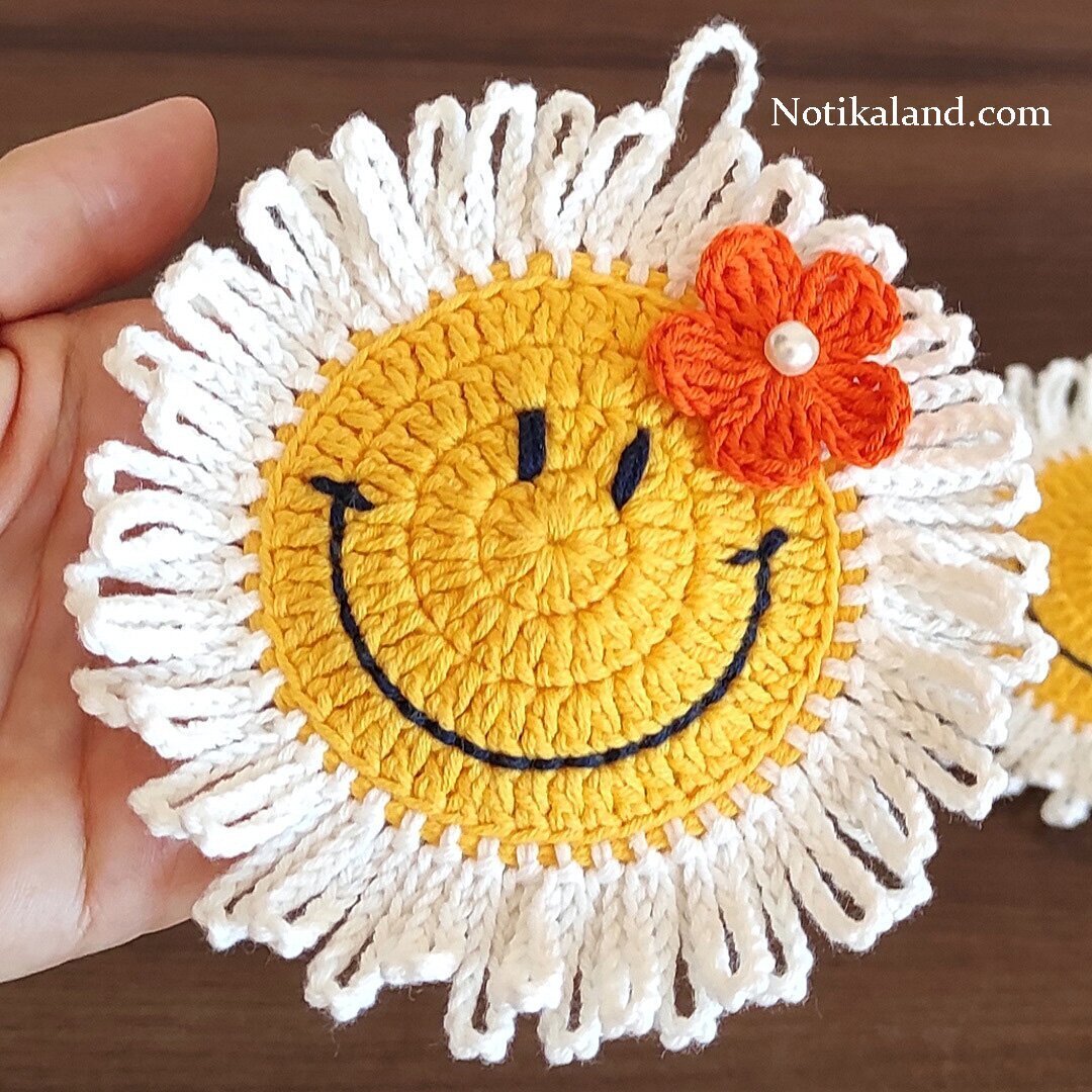 CROCHET Flower Smiley Face 3